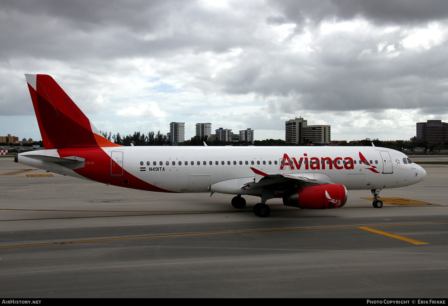 Aircraft Photo of N491TA | Airbus A320-233 | Avianca | AirHistory.net #447212