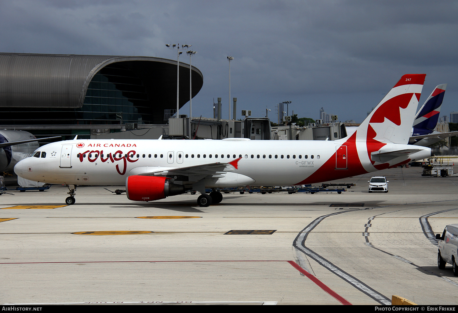 Aircraft Photo of C-GFWX | Airbus A320-214 | Air Canada Rouge | AirHistory.net #447231