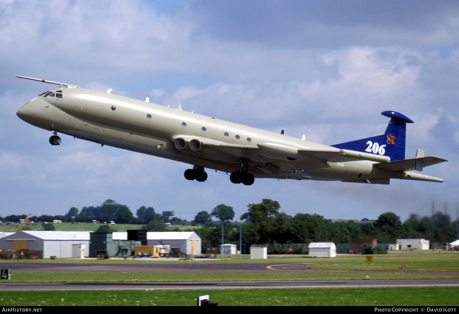 Aircraft Photo of XV241 | Hawker Siddeley HS-801 Nimrod MR.2P | UK - Air Force | AirHistory.net #447546