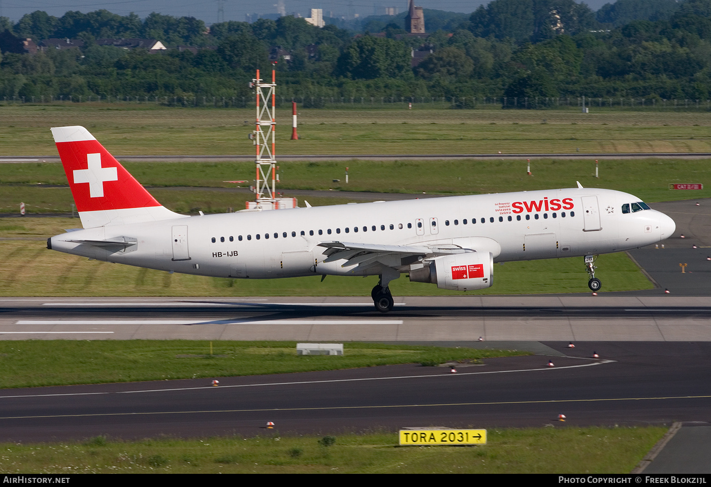 Aircraft Photo of HB-IJB | Airbus A320-214 | Swiss International Air Lines | AirHistory.net #447625