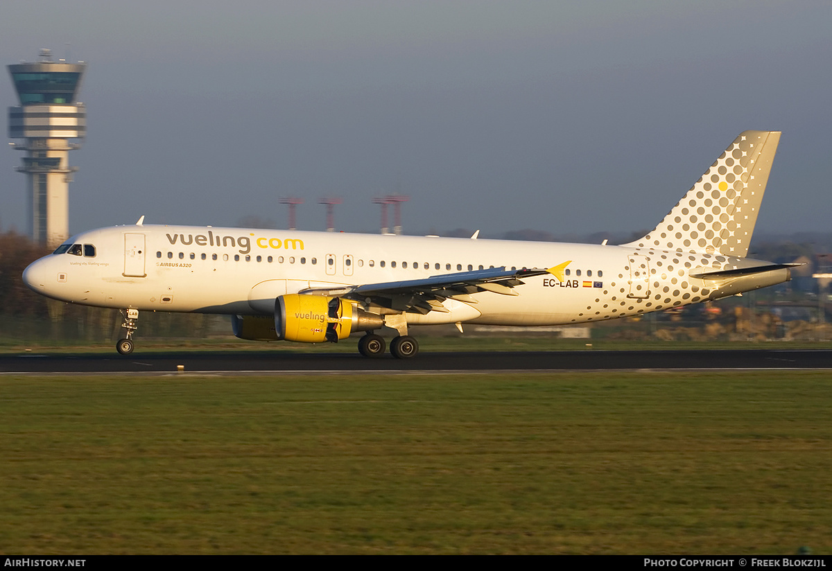 Aircraft Photo of EC-LAB | Airbus A320-214 | Vueling Airlines | AirHistory.net #447626
