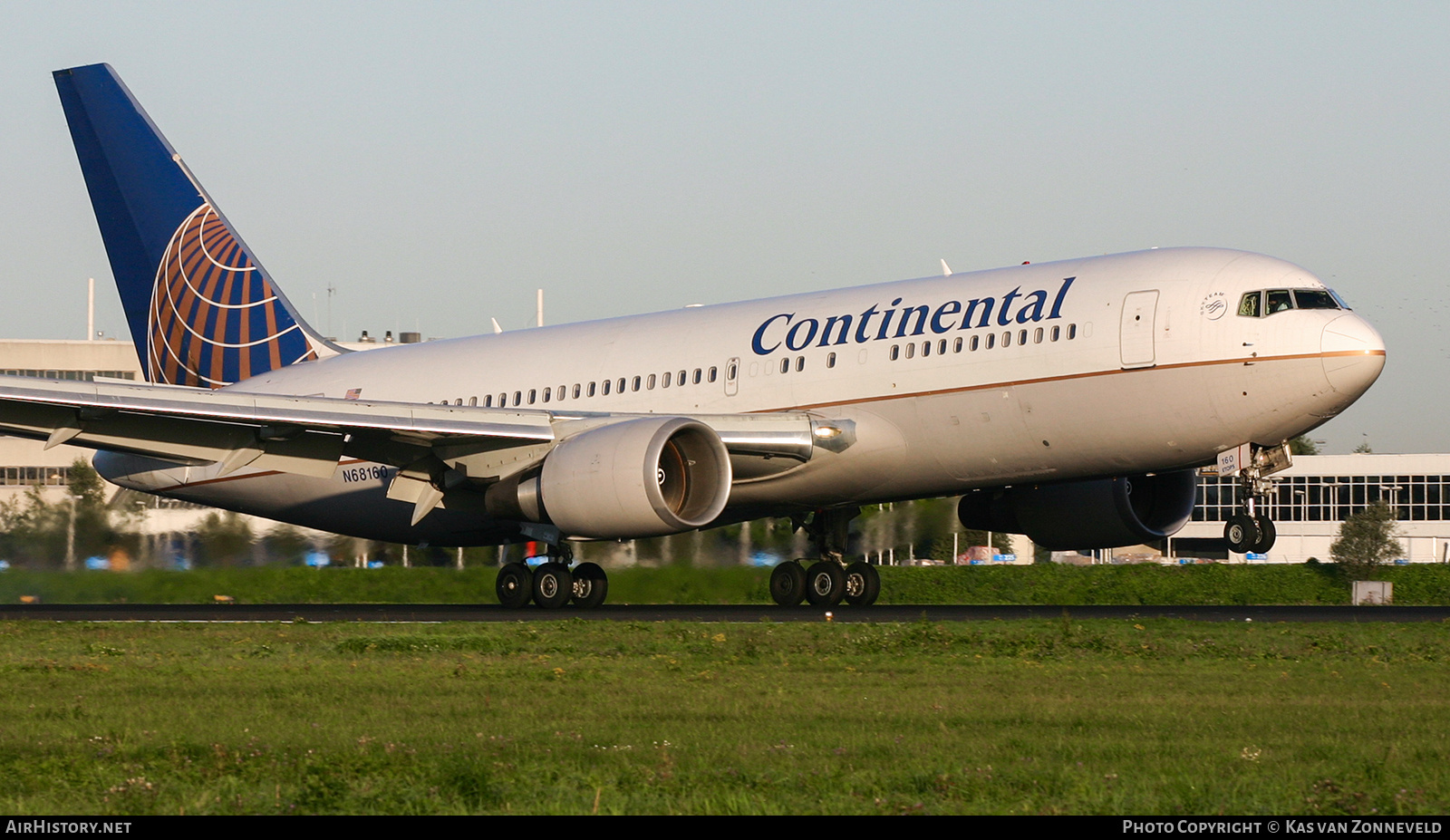 Aircraft Photo of N68160 | Boeing 767-224/ER | Continental Airlines | AirHistory.net #447761