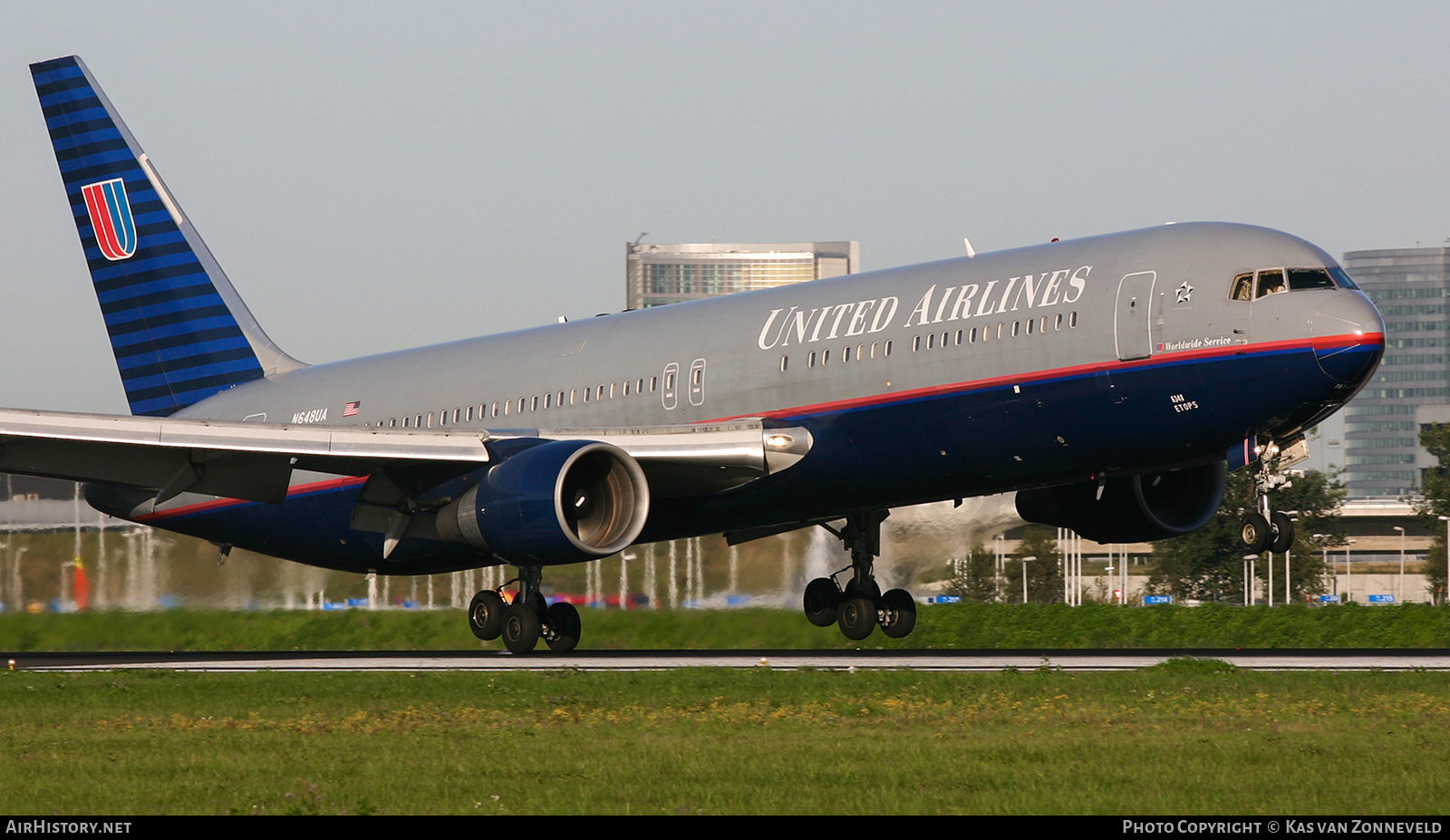 Aircraft Photo of N646UA | Boeing 767-322/ER | United Airlines | AirHistory.net #447766