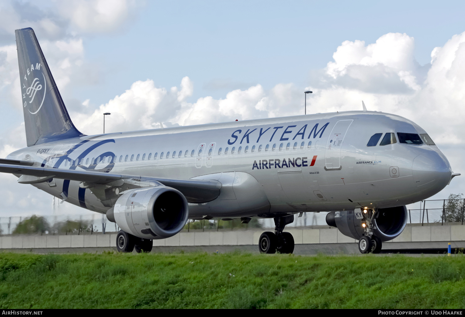 Aircraft Photo of F-GFKY | Airbus A320-211 | Air France | AirHistory.net #447905
