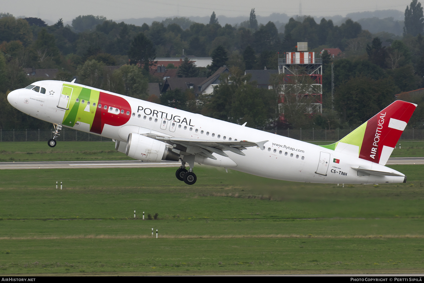 Aircraft Photo of CS-TNH | Airbus A320-214 | TAP Air Portugal | AirHistory.net #447978
