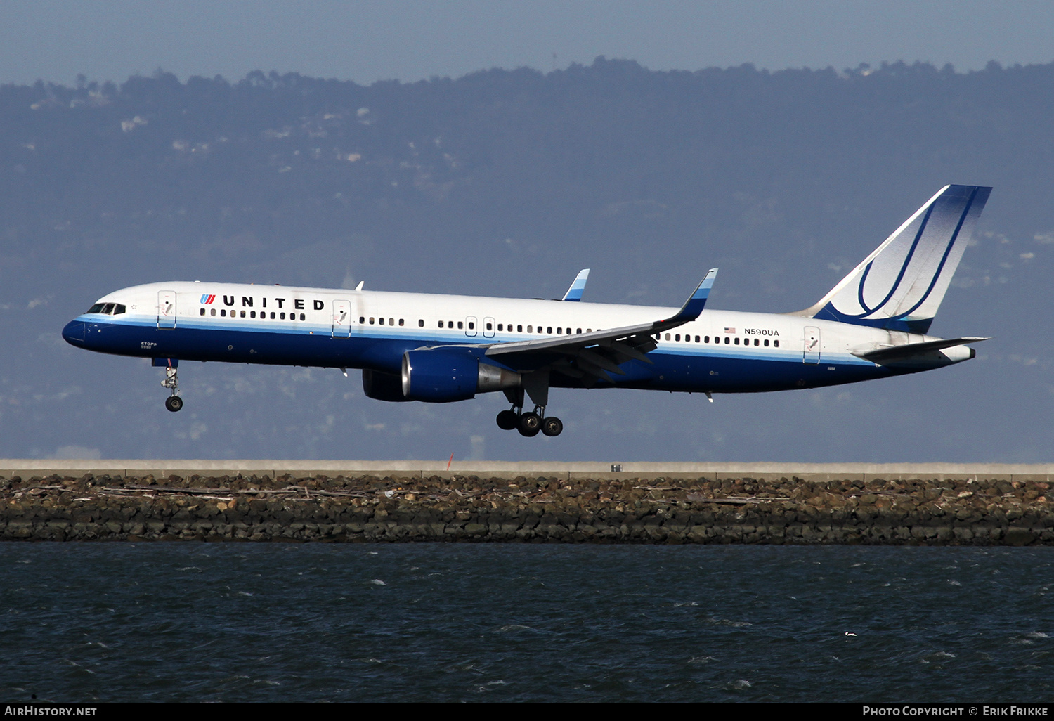 Aircraft Photo of N590UA | Boeing 757-222 | United Airlines | AirHistory.net #448123