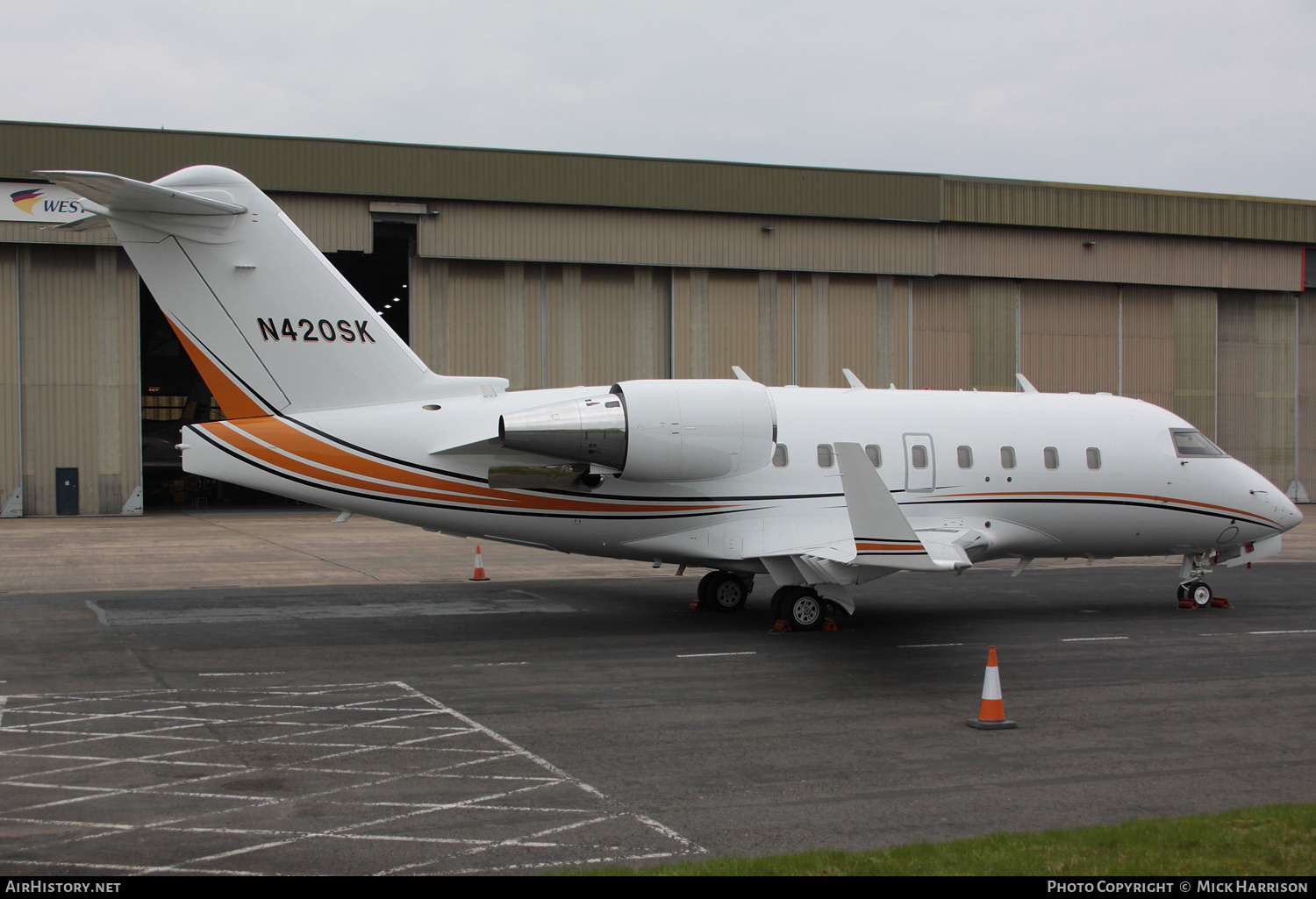 Aircraft Photo of N420SK | Bombardier Challenger 604 (CL-600-2B16) | AirHistory.net #448126