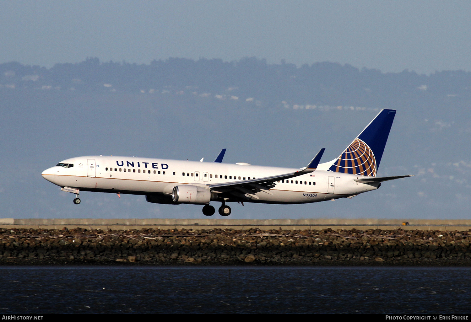 Aircraft Photo of N35204 | Boeing 737-824 | United Airlines | AirHistory.net #448326