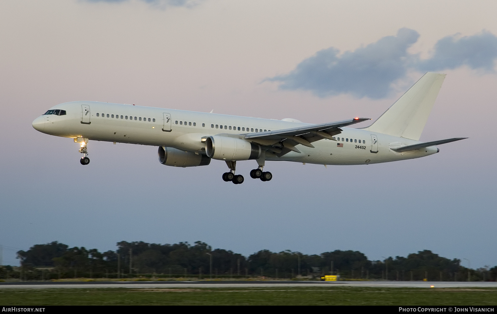 Aircraft Photo of 02-4452 / 24452 | Boeing C-32B (757-23A) | USA - Air Force | AirHistory.net #448347