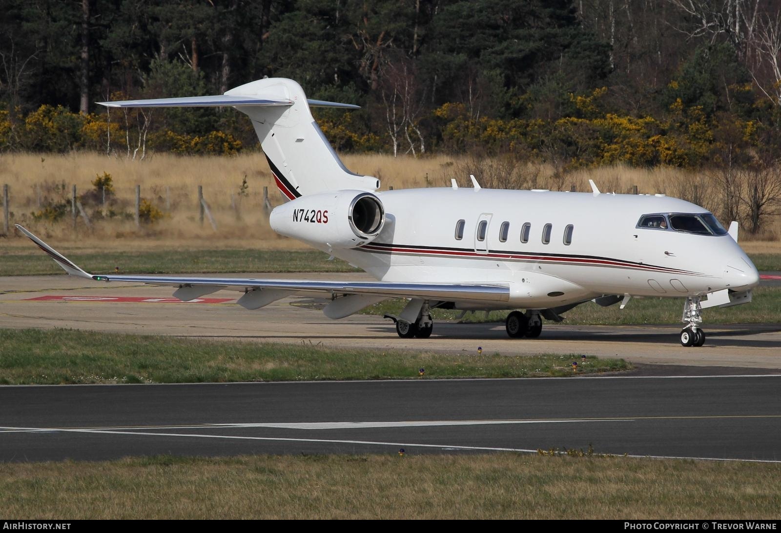 Aircraft Photo of N742QS | Bombardier Challenger 350 (BD-100-1A10) | AirHistory.net #448436
