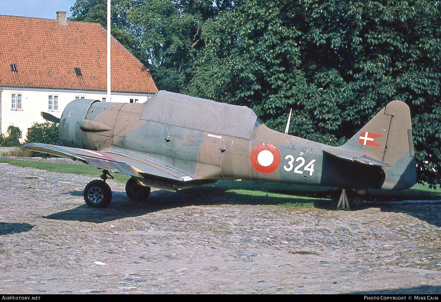 Aircraft Photo of 31-324 | North American AT-16 Harvard IIB | Denmark - Air Force | AirHistory.net #448498