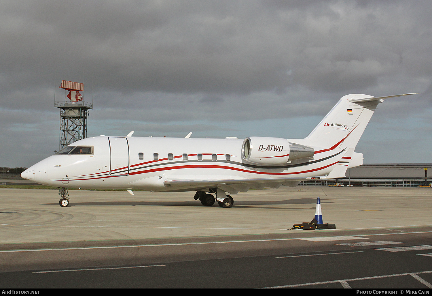 Aircraft Photo of D-ATWO | Bombardier Challenger 604 (CL-600-2B16) | Air Alliance | AirHistory.net #449009