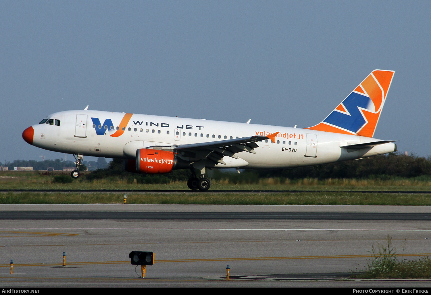 Aircraft Photo of EI-DVU | Airbus A319-113 | Wind Jet | AirHistory.net #449735