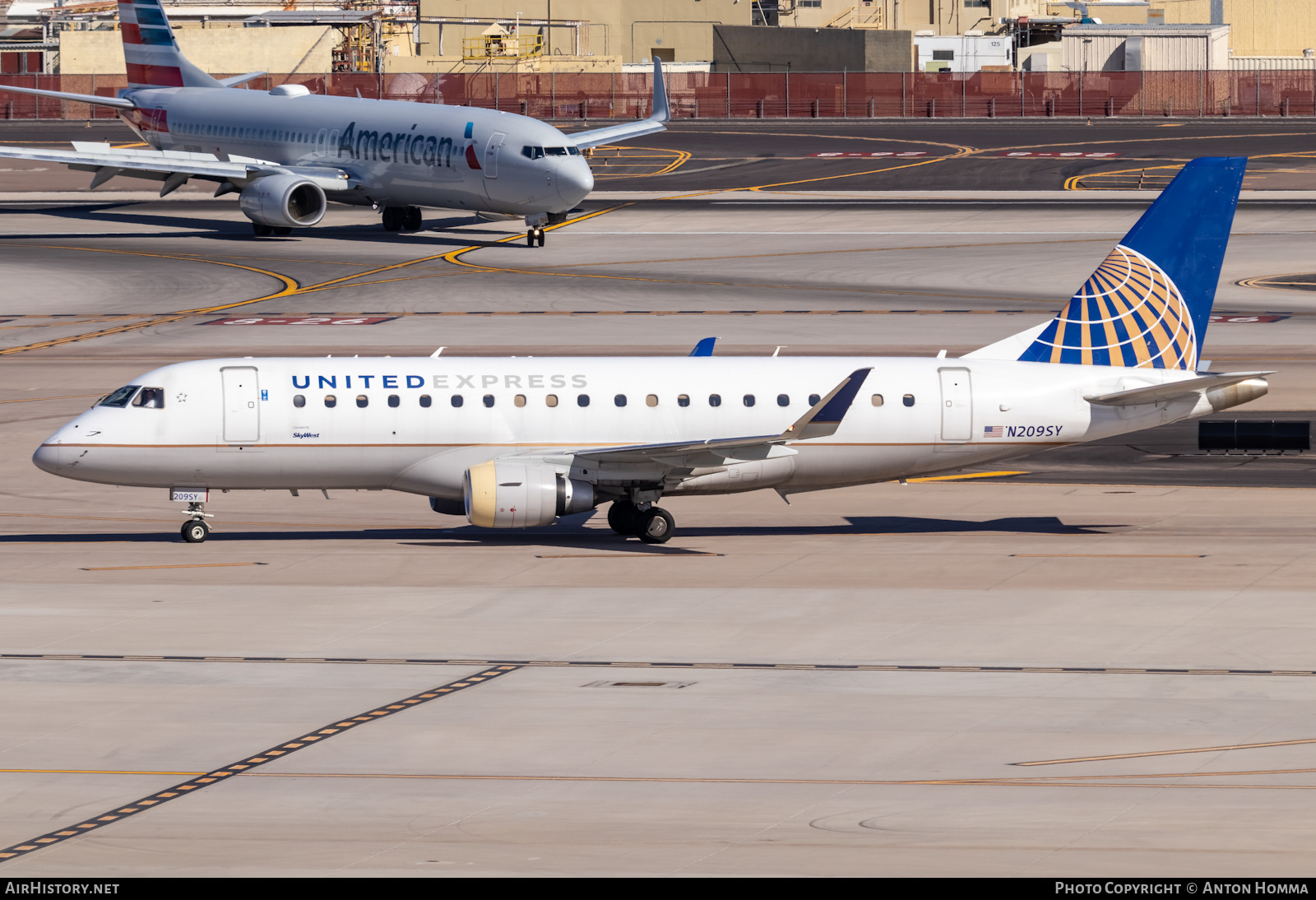 Aircraft Photo of N209SY | Embraer 175LR (ERJ-170-200LR) | United Express | AirHistory.net #449913