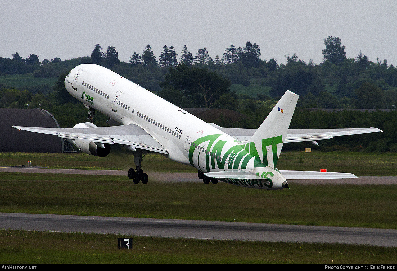 Aircraft Photo of EC-LHL | Boeing 757-28A | Mint Airways | AirHistory.net #450089