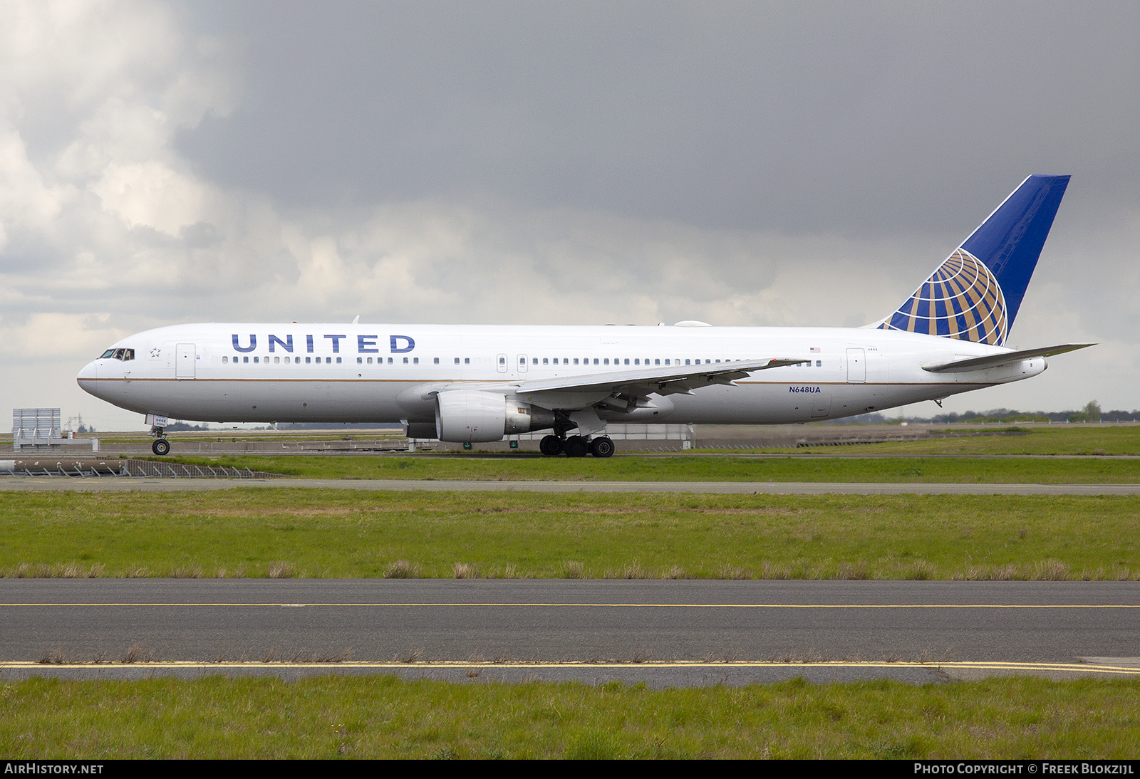 Aircraft Photo of N648UA | Boeing 767-322/ER | United Airlines | AirHistory.net #450197