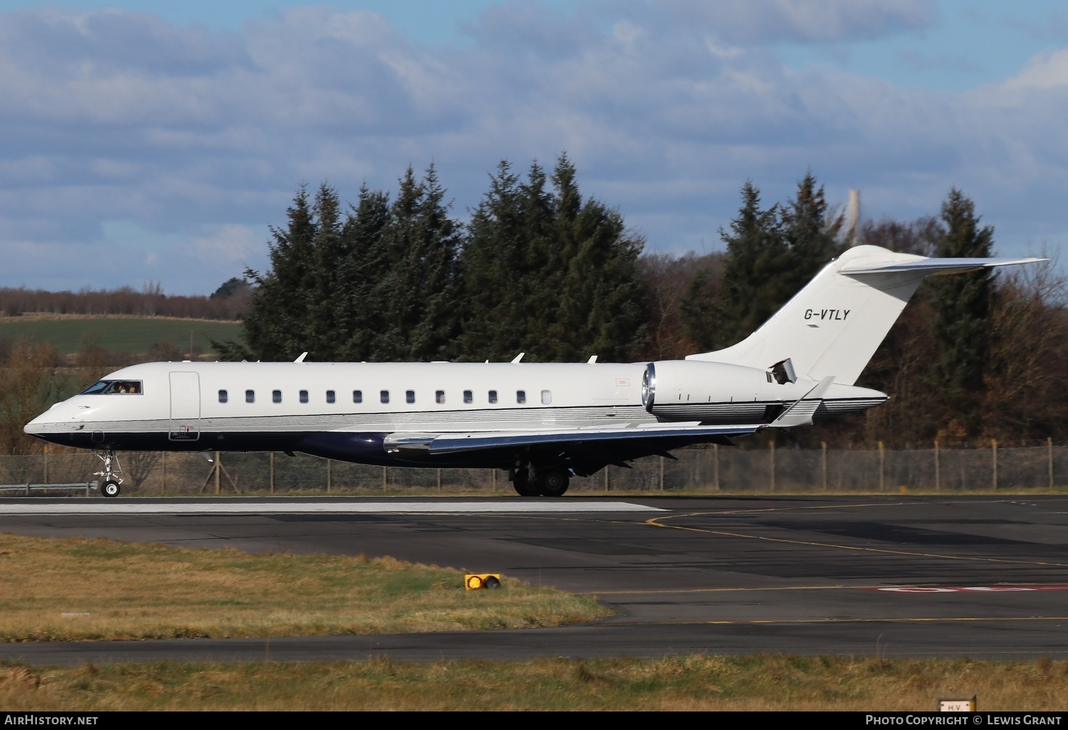 Aircraft Photo of G-VTLY | Bombardier Global 6000 (BD-700-1A10) | AirHistory.net #450698