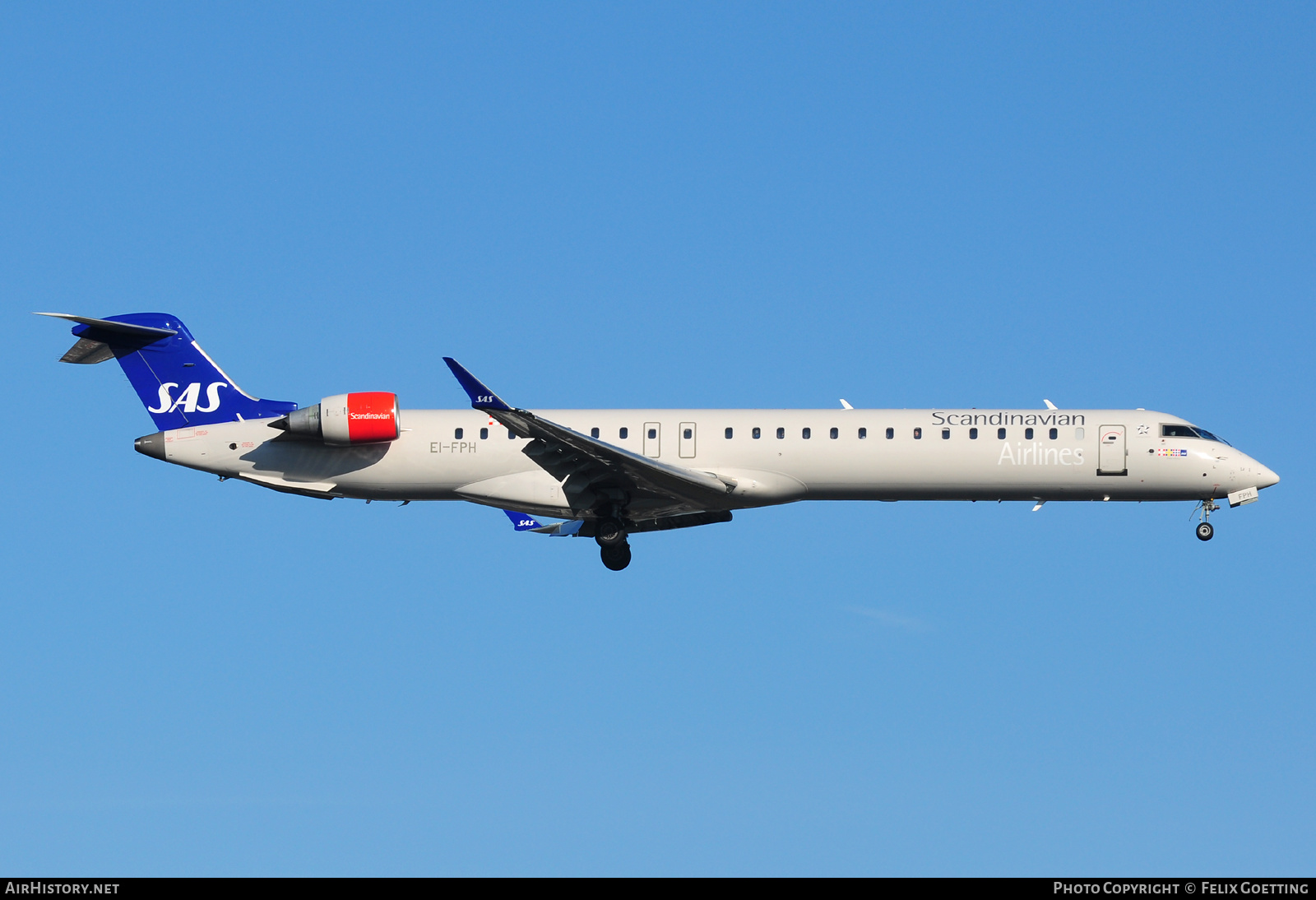 Aircraft Photo of EI-FPH | Bombardier CRJ-900LR (CL-600-2D24) | Scandinavian Airlines - SAS | AirHistory.net #450770