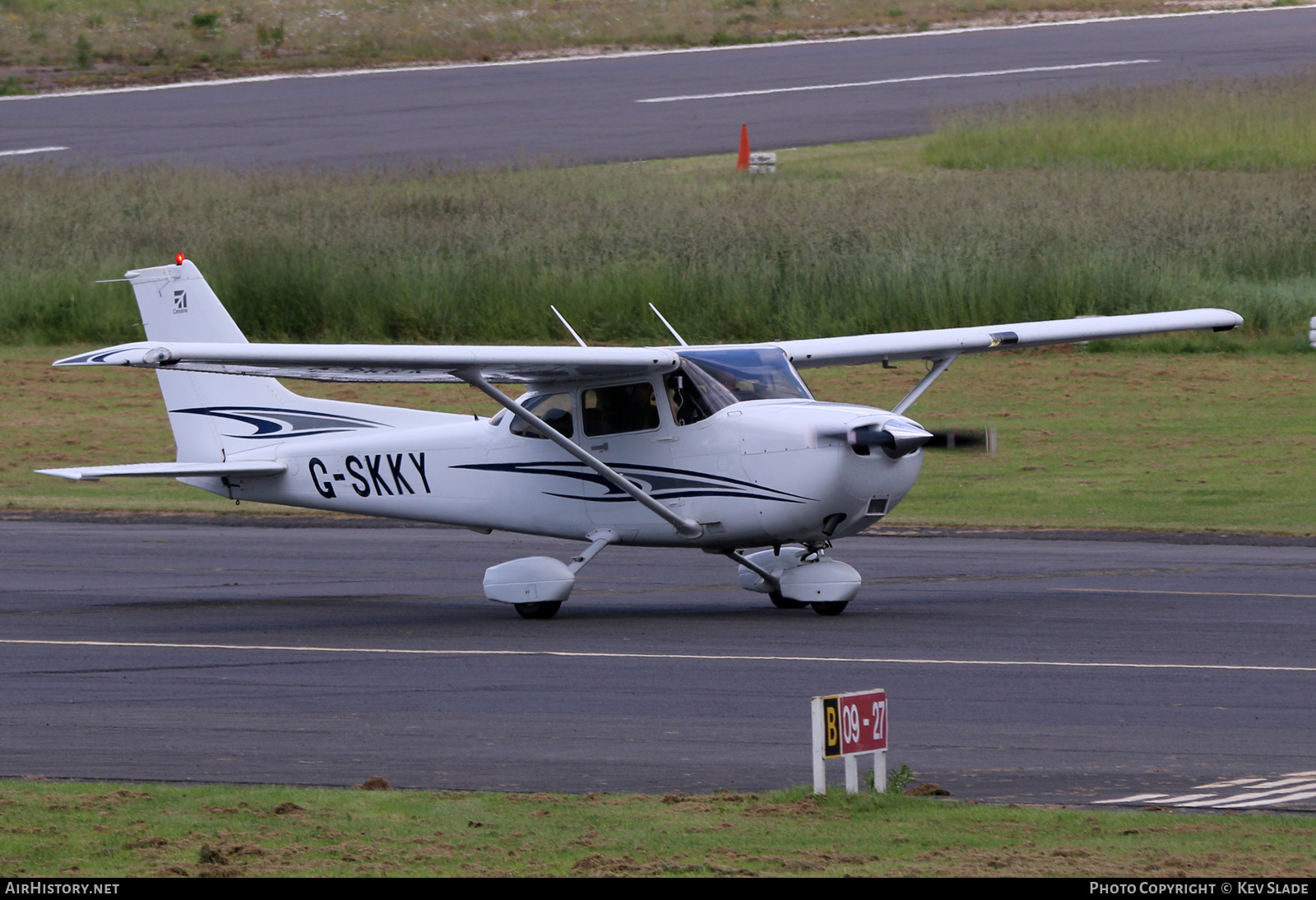 Aircraft Photo of G-SKKY | Cessna 172S Skyhawk SP | AirHistory.net #451100