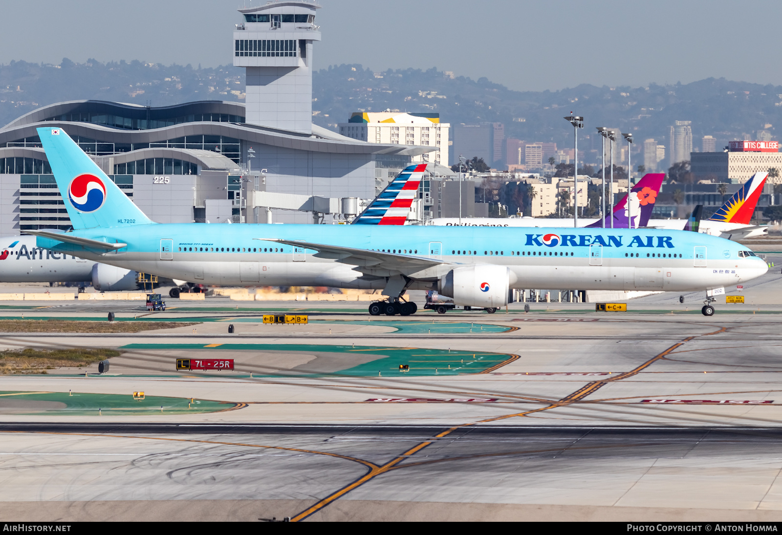 Aircraft Photo of HL7202 | Boeing 777-300/ER | Korean Air | AirHistory.net #451202