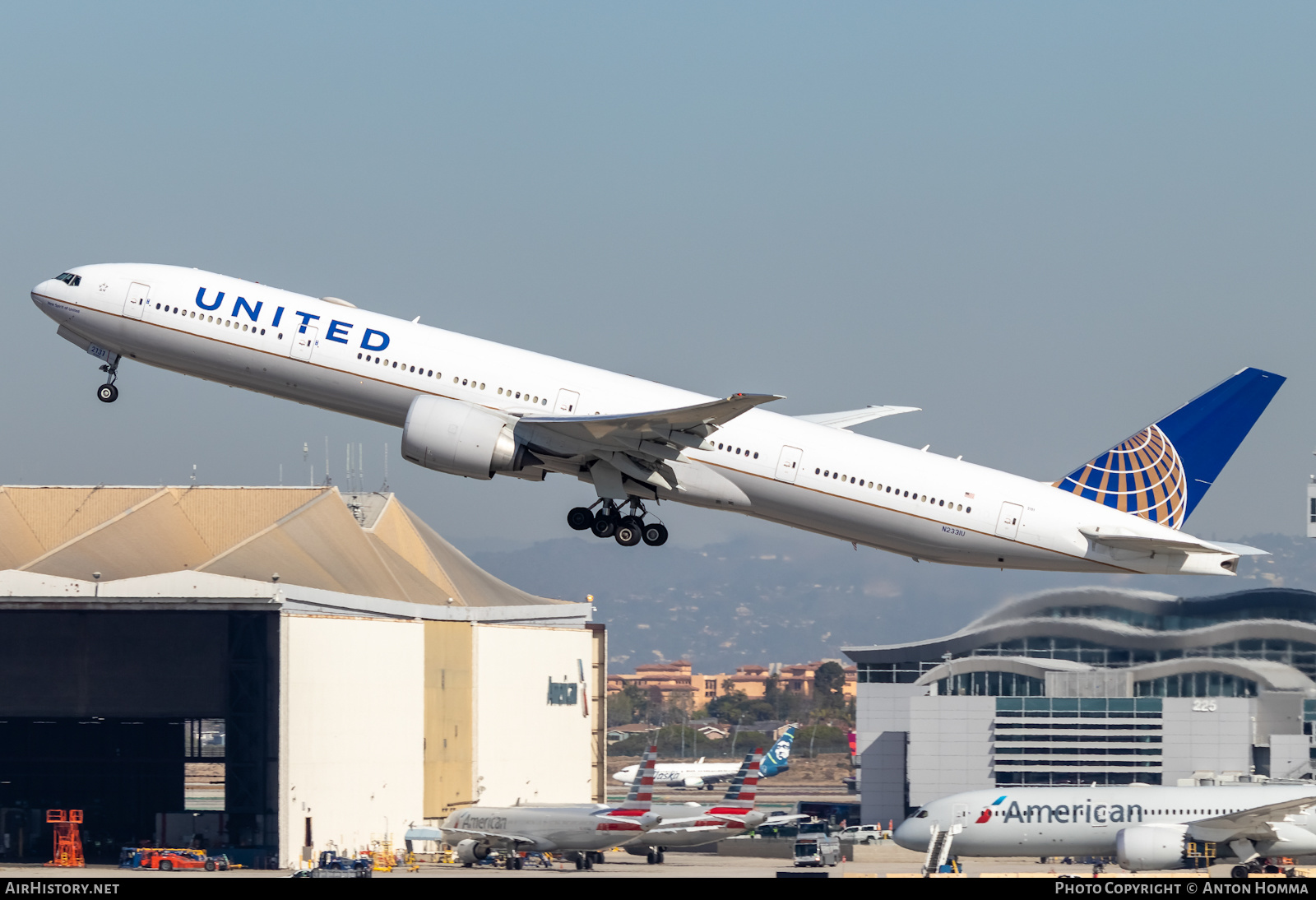 Aircraft Photo of N2331U | Boeing 777-300/ER | United Airlines | AirHistory.net #451221