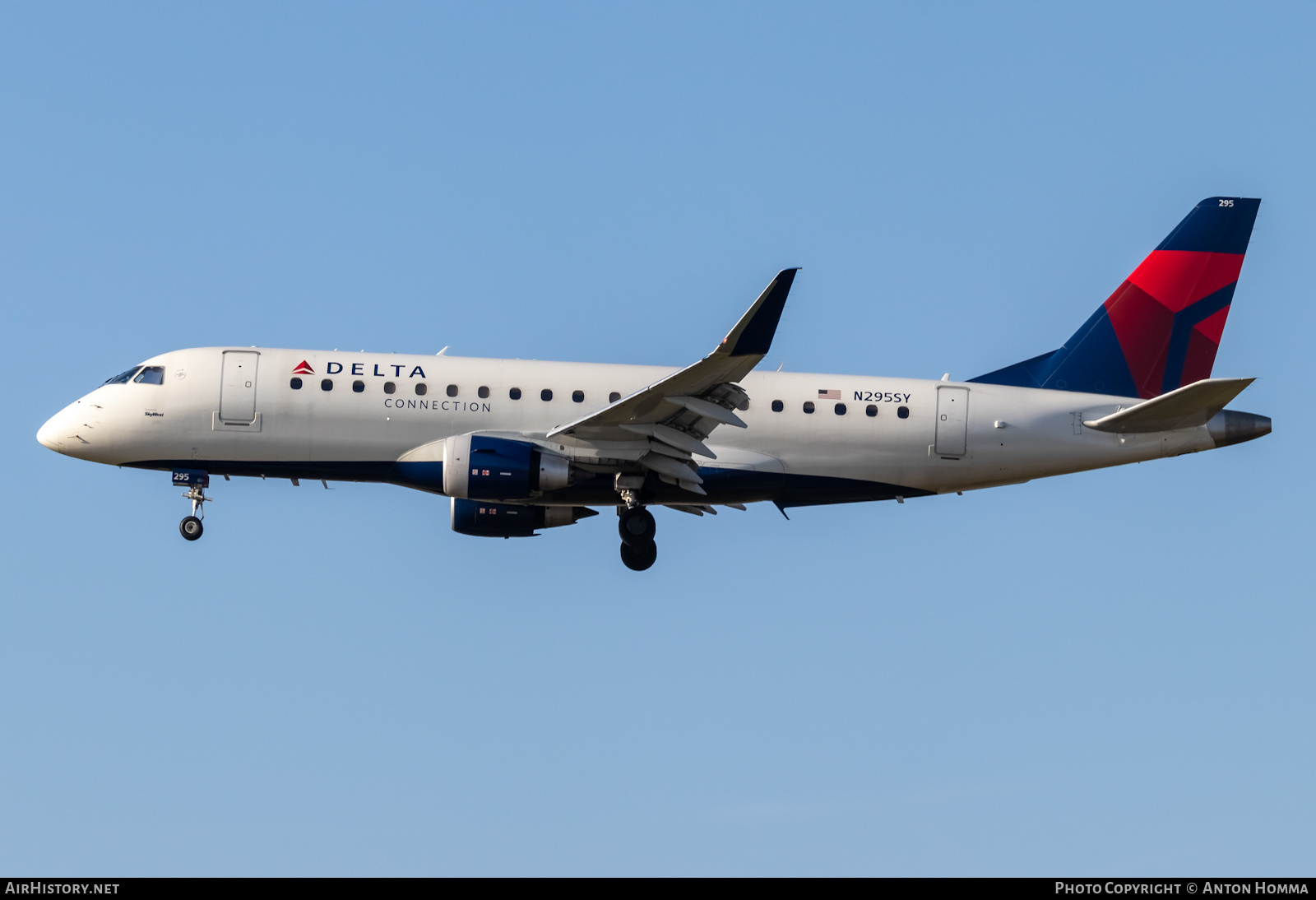 Aircraft Photo of N295SY | Embraer 175LR (ERJ-170-200LR) | Delta Connection | AirHistory.net #451292