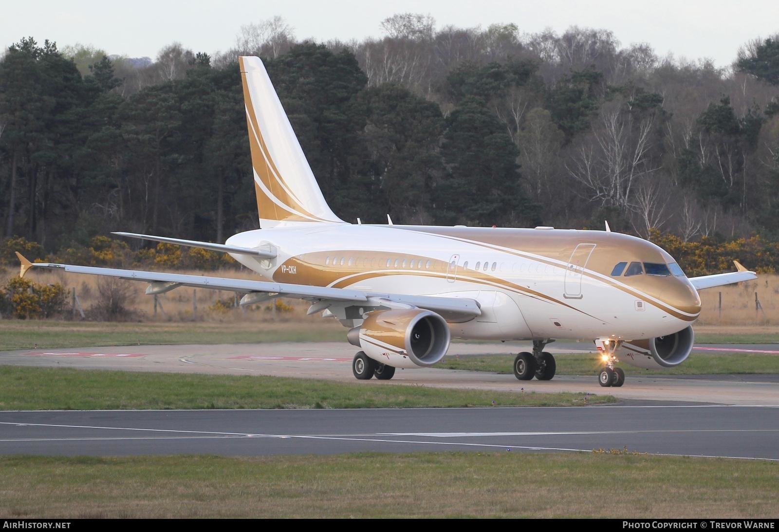 Aircraft Photo of VP-CKH | Airbus ACJ318 (A318-112/CJ) | AirHistory.net #451351