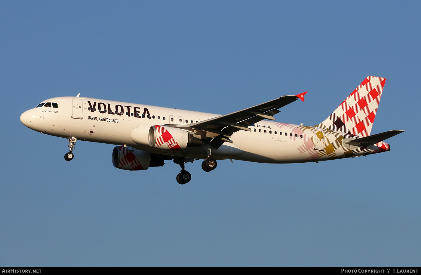 Aircraft Photo of EC-NOL | Airbus A320-214 | Volotea | AirHistory.net #451382