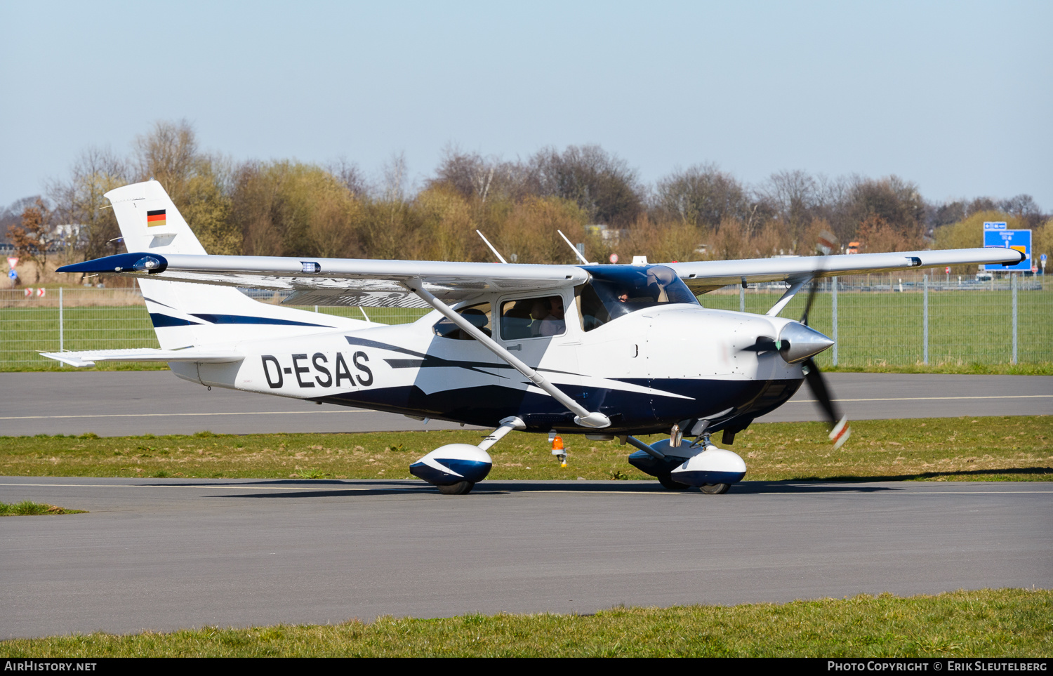 Aircraft Photo of D-ESAS | Cessna 182T Skylane | AirHistory.net #451486