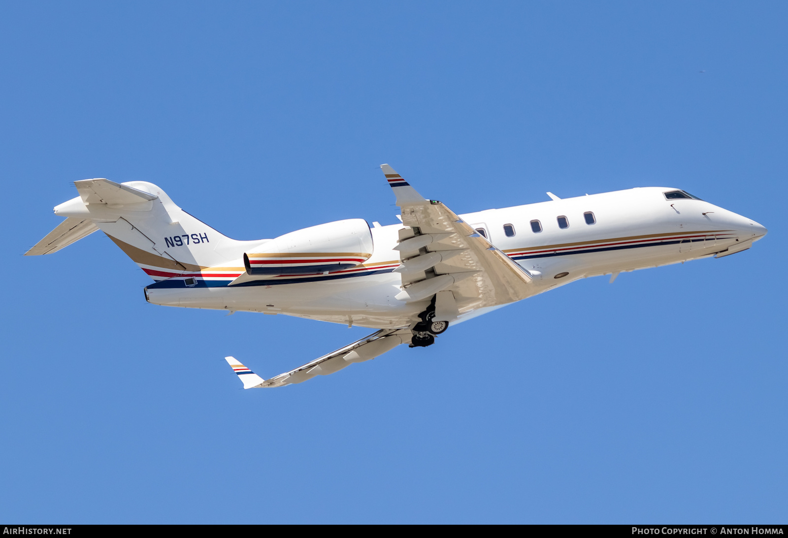 Aircraft Photo of N97SH | Bombardier Challenger 300 (BD-100-1A10) | AirHistory.net #451642