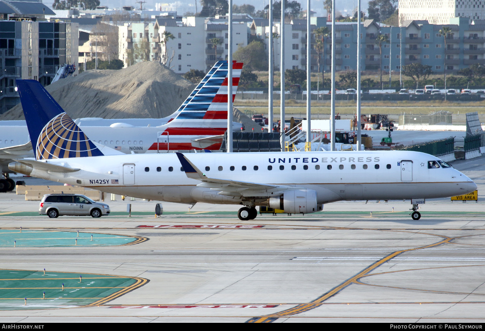 Aircraft Photo of N142SY | Embraer 175LR (ERJ-170-200LR) | United Express | AirHistory.net #451922