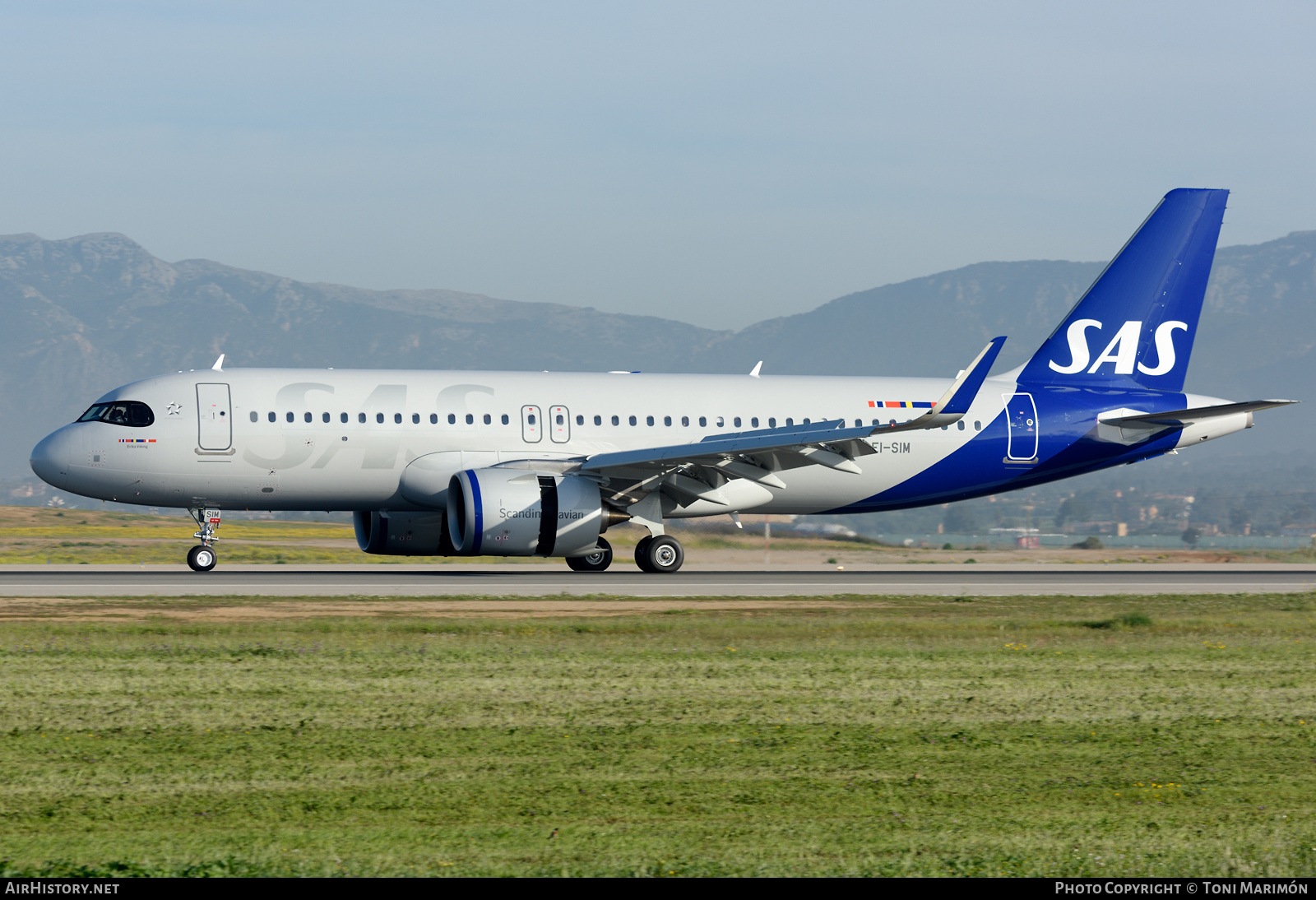 Aircraft Photo of EI-SIM | Airbus A320-251N | Scandinavian Airlines - SAS | AirHistory.net #452030