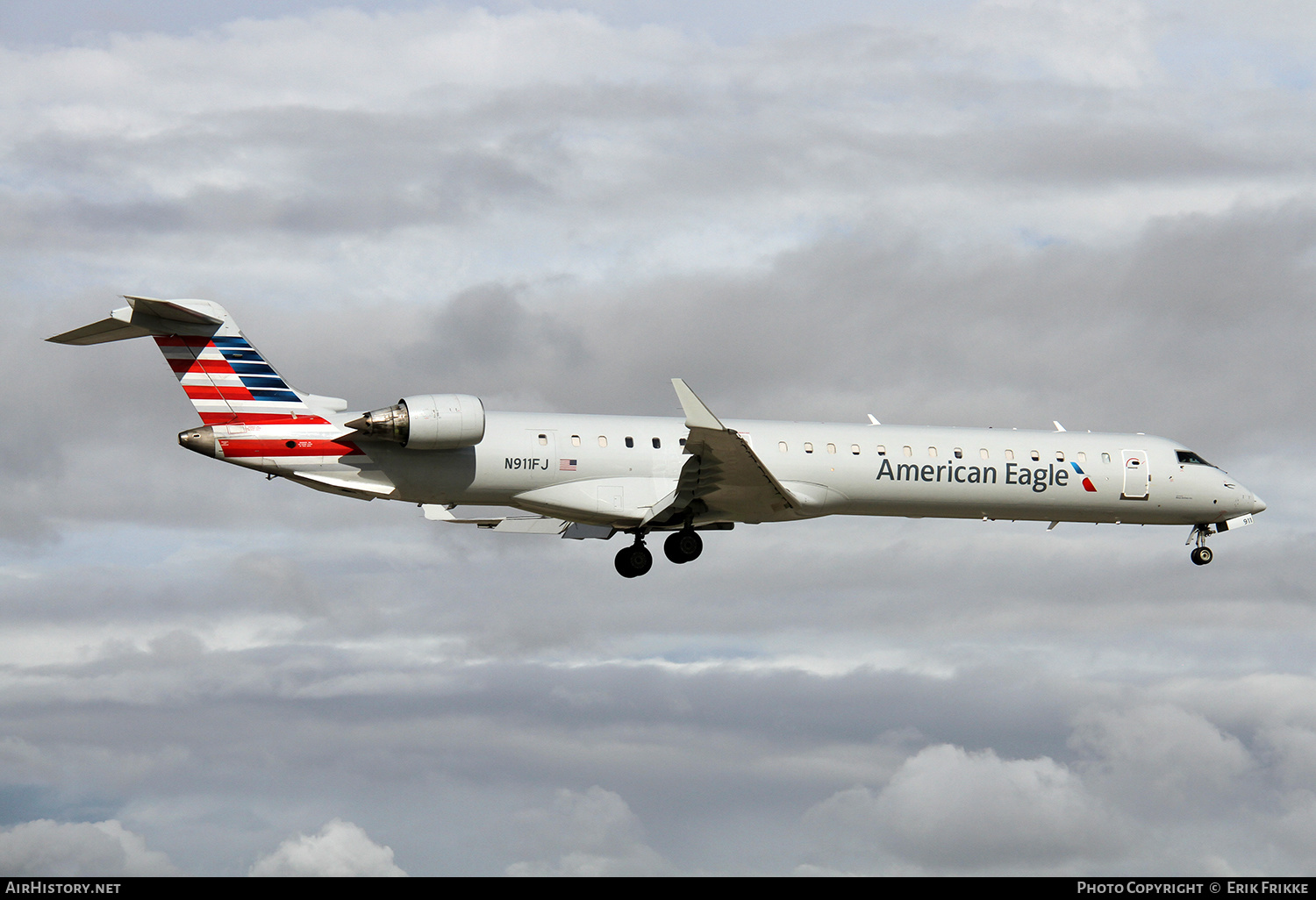 Aircraft Photo of N911FJ | Bombardier CRJ-900ER (CL-600-2D24) | American Eagle | AirHistory.net #452227