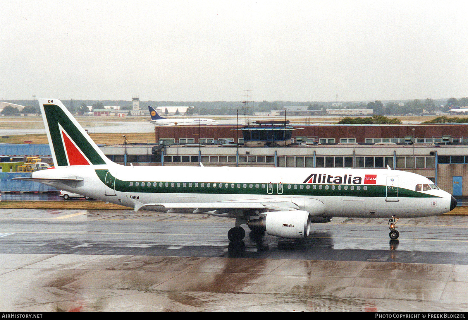 Aircraft Photo of I-BIKB | Airbus A320-214 | Alitalia | AirHistory.net #452402