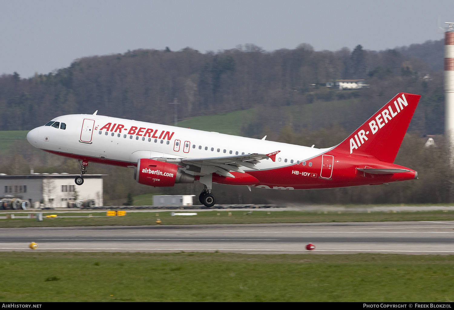 Aircraft Photo of HB-IOY | Airbus A319-112 | Air Berlin | AirHistory.net #452503
