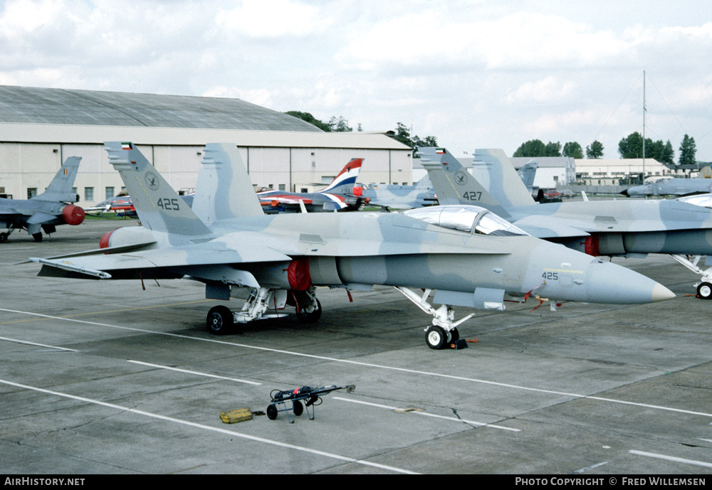Aircraft Photo of 425 | McDonnell Douglas F/A-18C Hornet | Kuwait - Air Force | AirHistory.net #452531