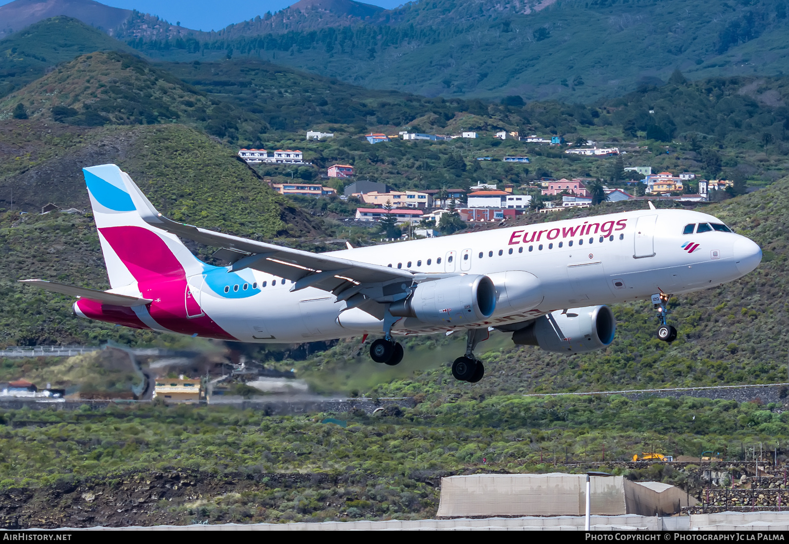 Aircraft Photo of D-AIZQ | Airbus A320-214 | Eurowings | AirHistory.net #452635