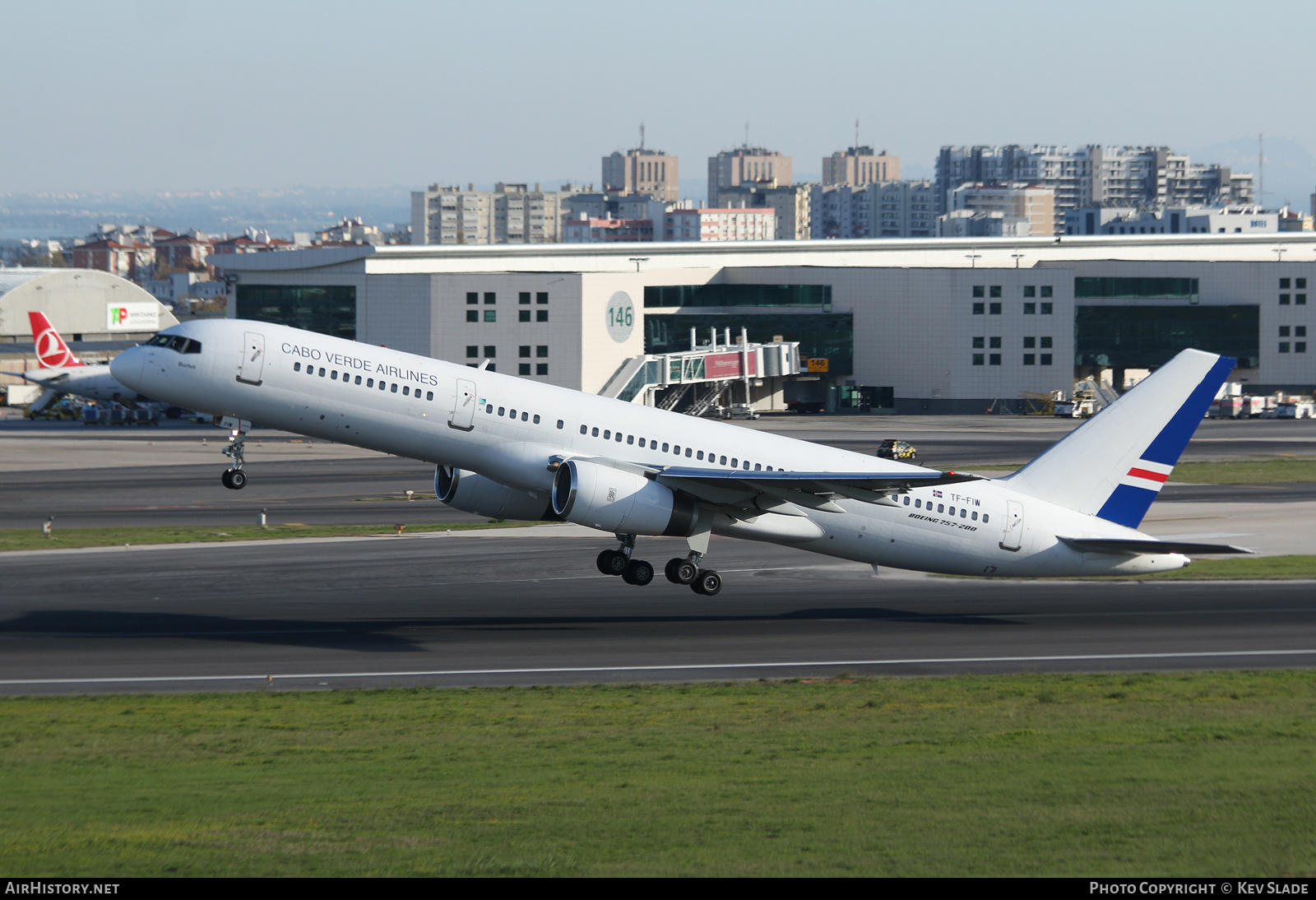 Aircraft Photo of TF-FIW | Boeing 757-27B | Cabo Verde Airlines | AirHistory.net #452805