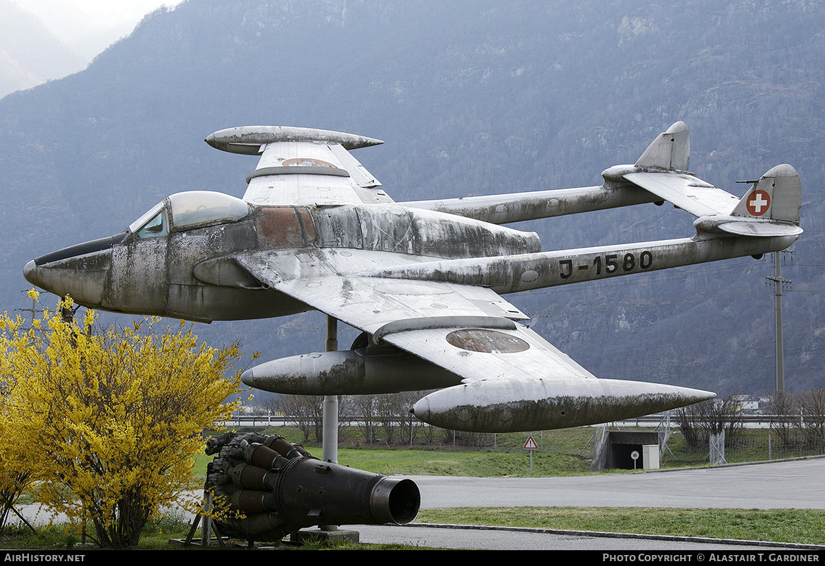 Aircraft Photo of J-1580 | De Havilland D.H. 112 Venom FB50 | Switzerland - Air Force | AirHistory.net #452874