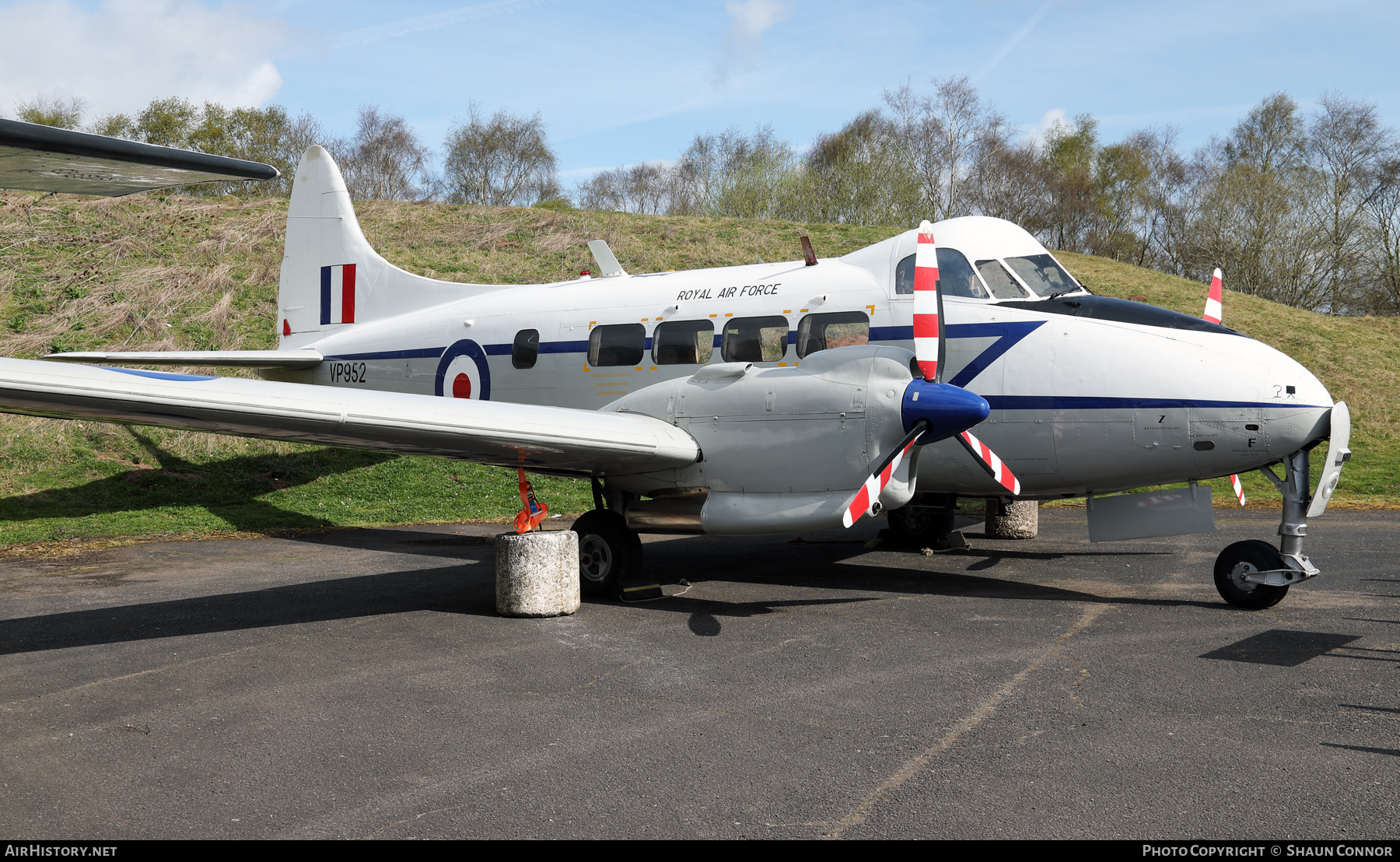 Aircraft Photo of VP952 | De Havilland D.H. 104 Devon C2/2 | UK - Air Force | AirHistory.net #452900