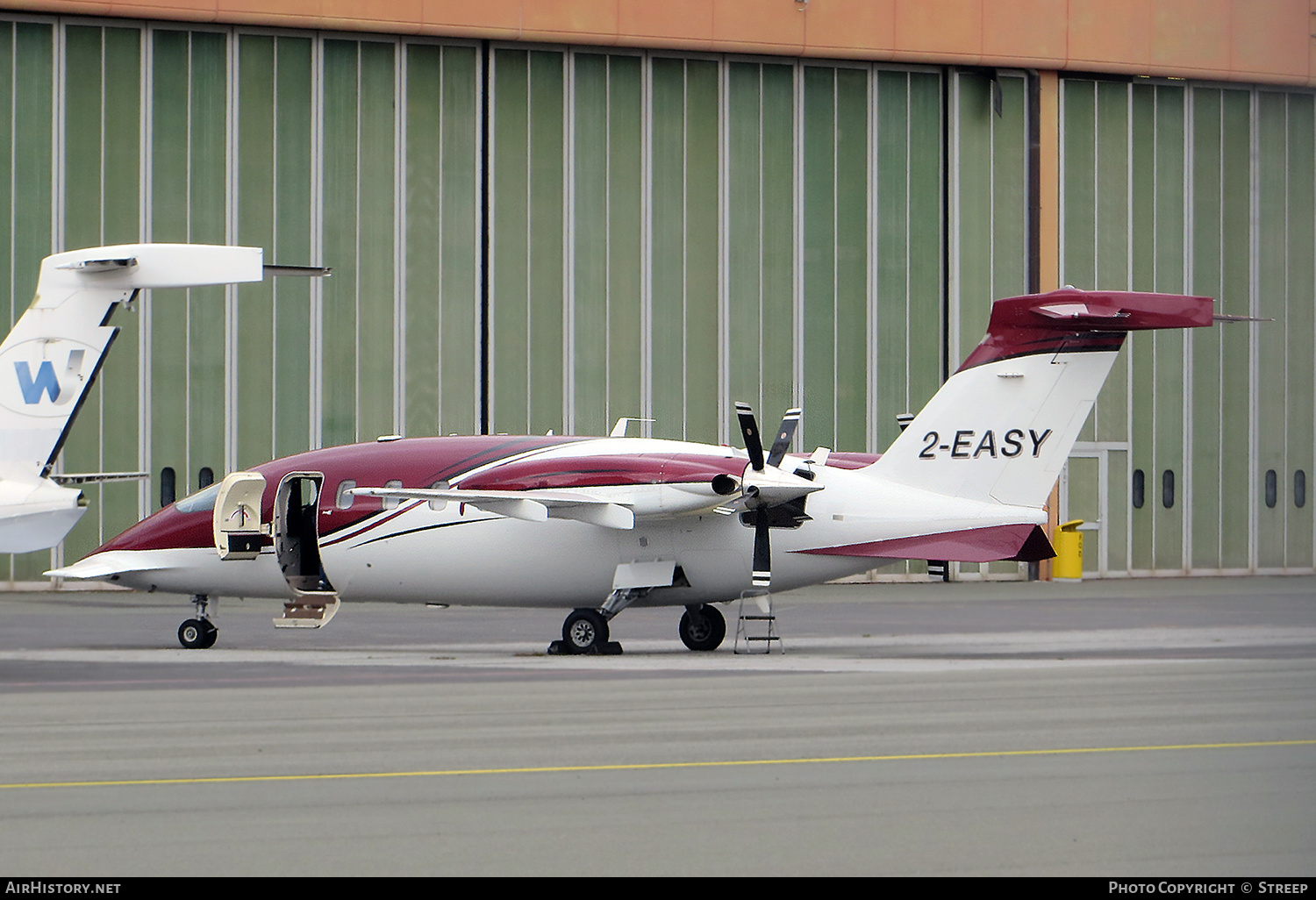 Aircraft Photo of 2-EASY | Piaggio P-180 Avanti | AirHistory.net #453183