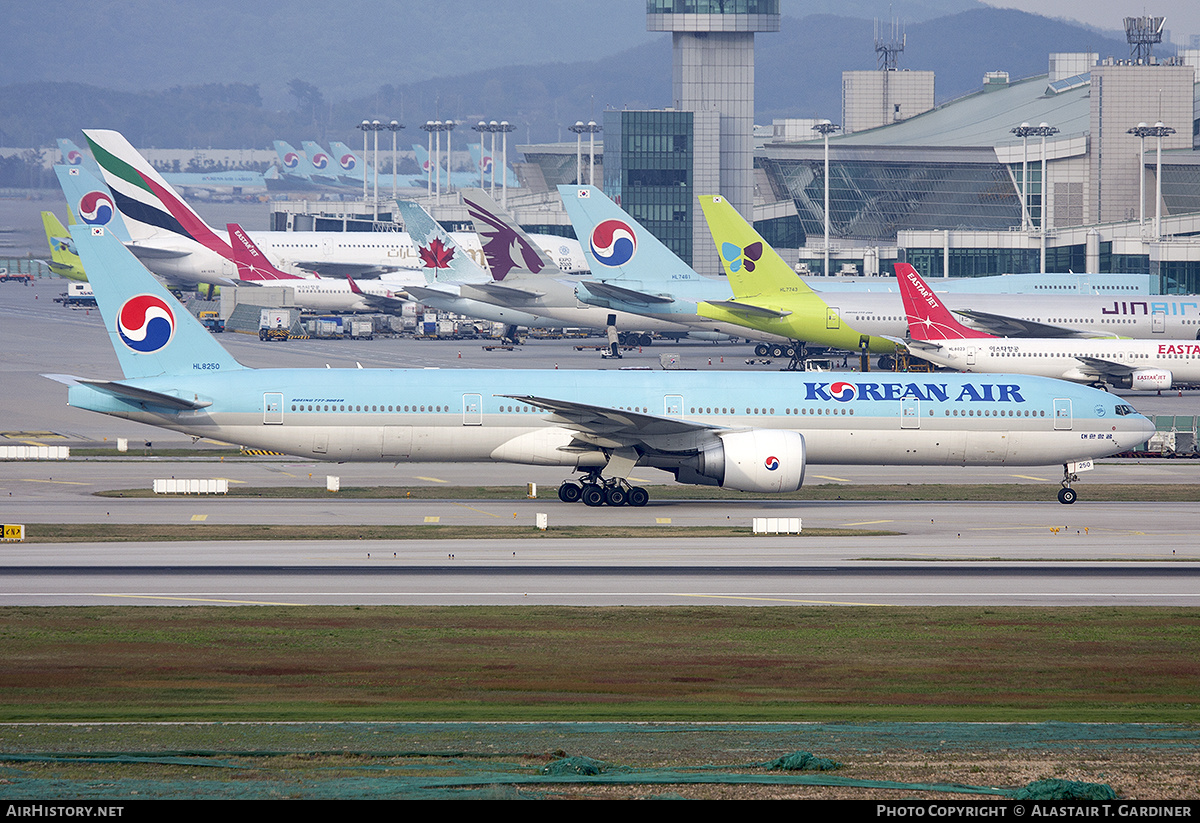 Aircraft Photo of HL8250 | Boeing 777-3B5/ER | Korean Air | AirHistory.net #453404
