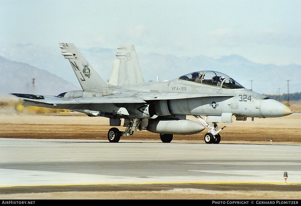Aircraft Photo of 163497 | McDonnell Douglas F/A-18D Hornet | USA - Navy | AirHistory.net #453415