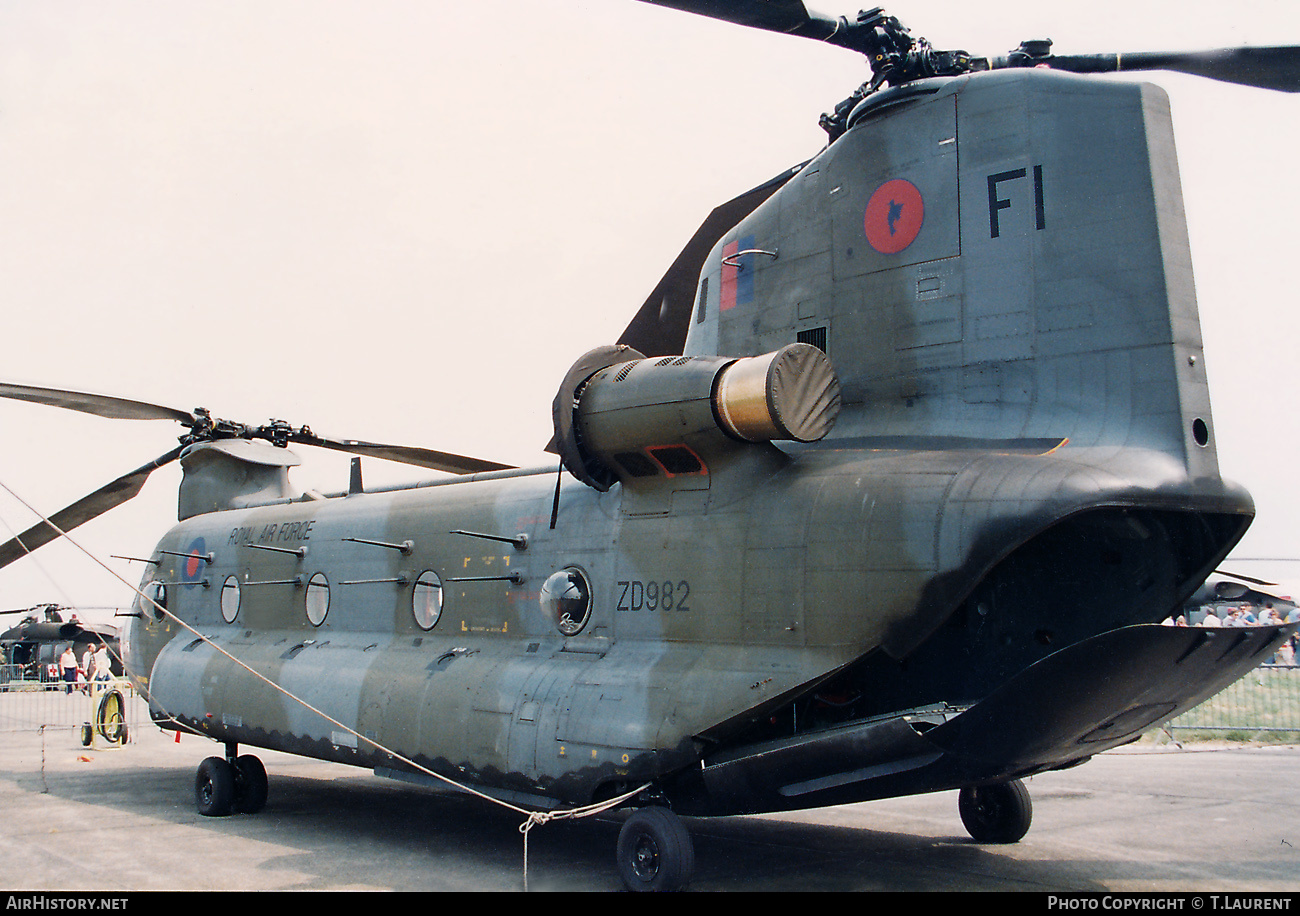 Aircraft Photo of ZD982 | Boeing Vertol Chinook HC1B (352) | UK - Air Force | AirHistory.net #453556