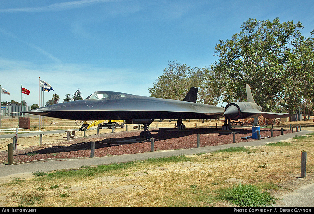 Aircraft Photo of 61-7960 | Lockheed SR-71A Blackbird | USA - Air Force | AirHistory.net #453688