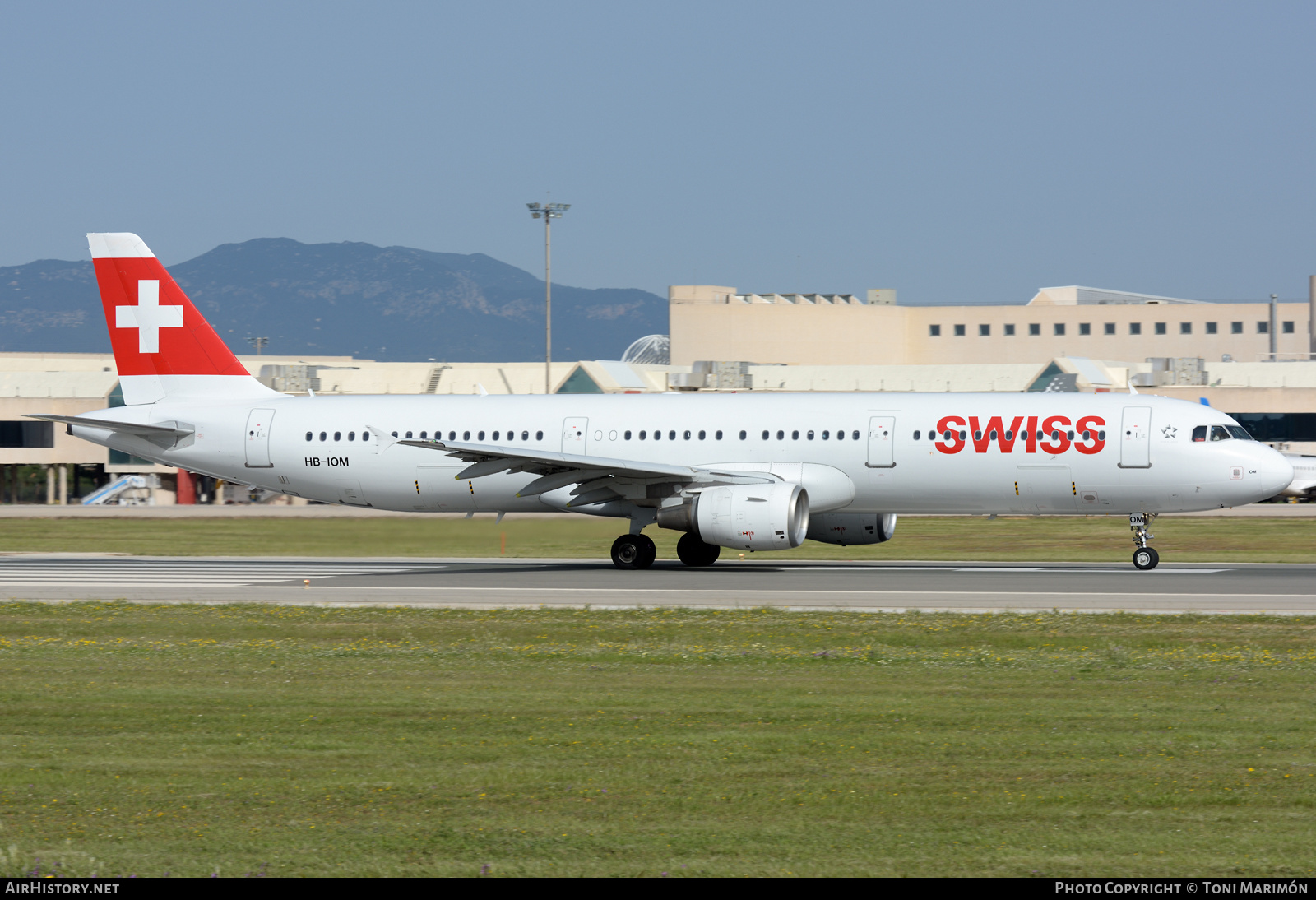 Aircraft Photo of HB-IOM | Airbus A321-212 | Swiss International Air Lines | AirHistory.net #453848