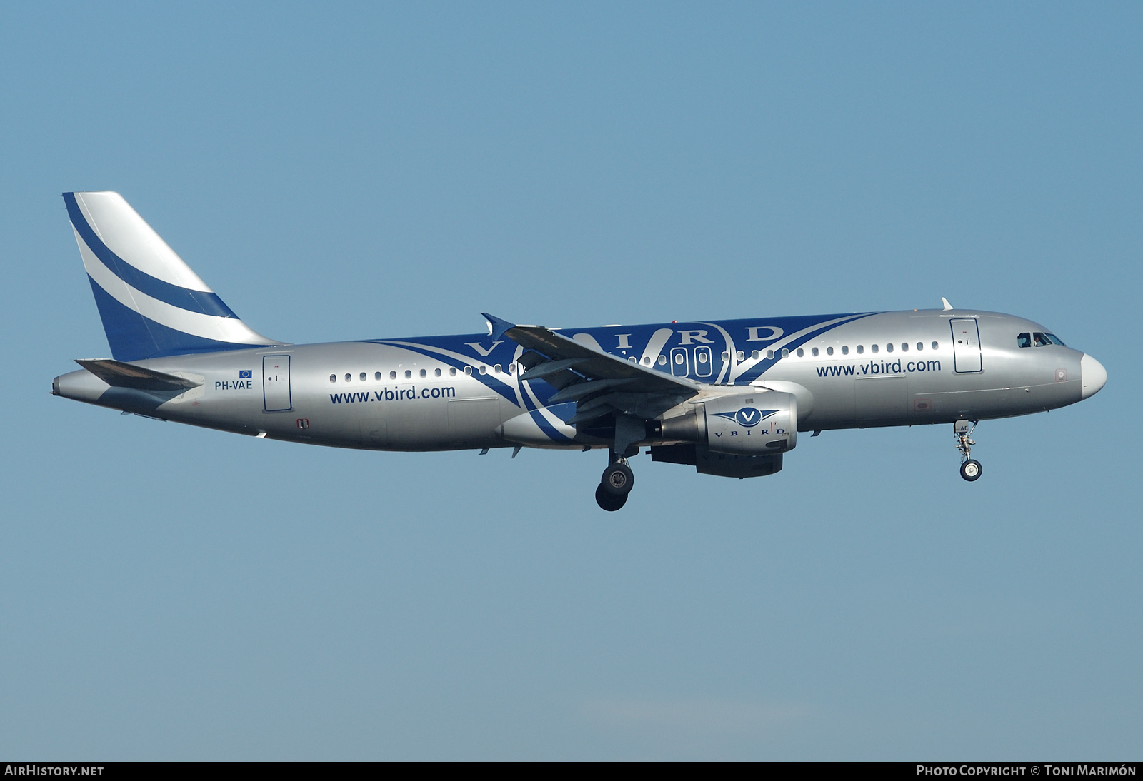 Aircraft Photo of PH-VAE | Airbus A320-212 | V Bird | AirHistory.net #453915