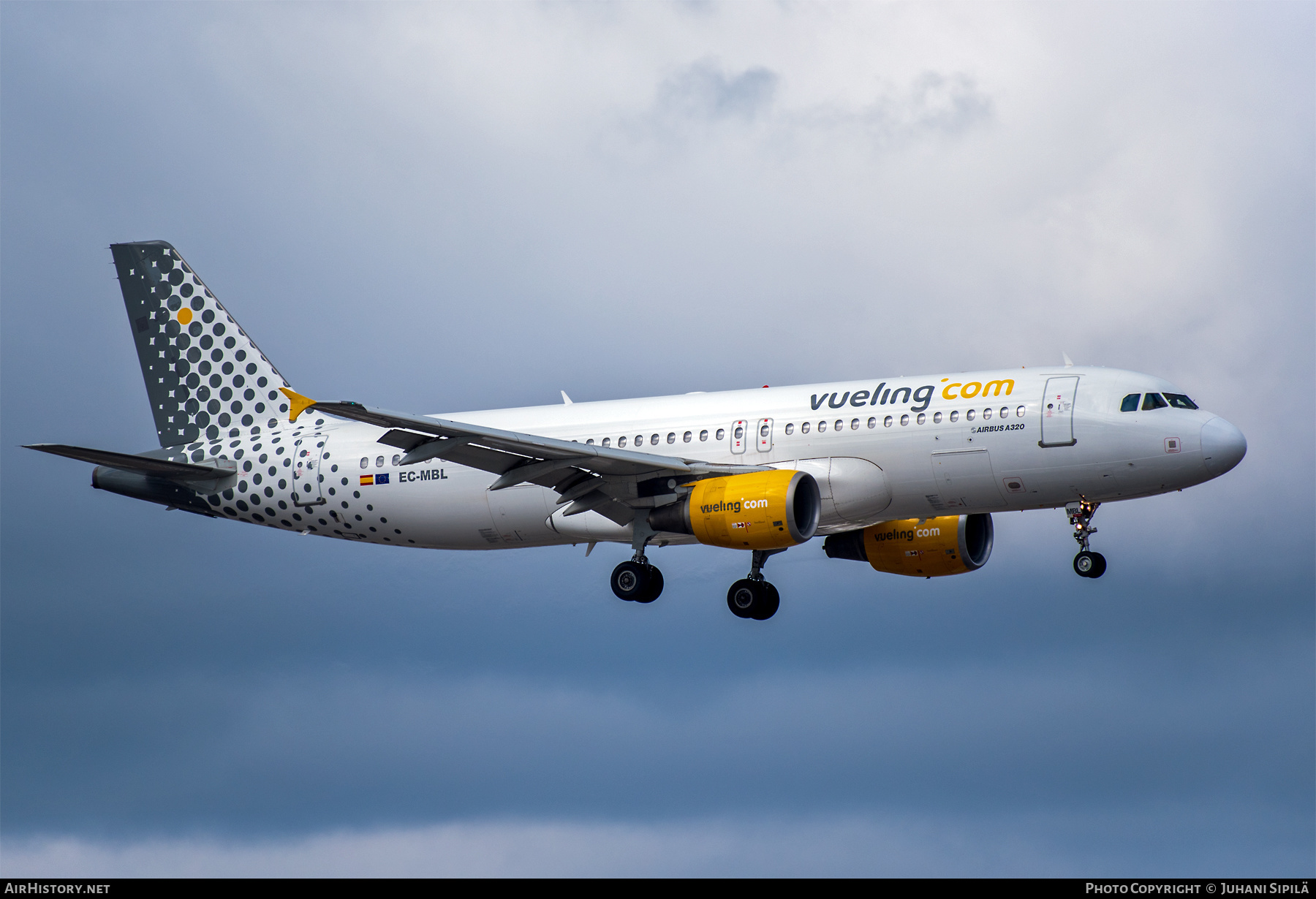 Aircraft Photo of EC-MBL | Airbus A320-214 | Vueling Airlines | AirHistory.net #454023