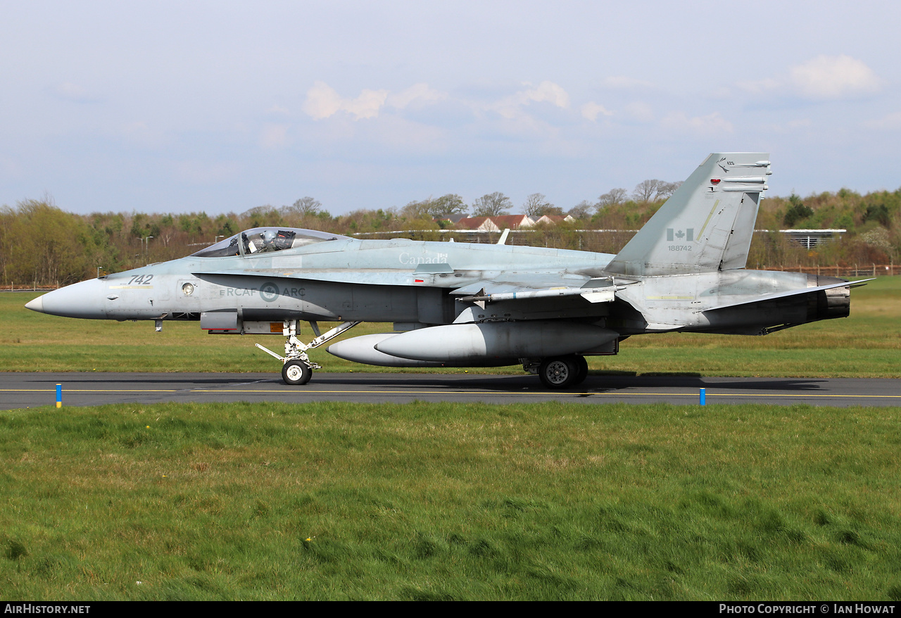 Aircraft Photo of 188742 | McDonnell Douglas CF-188A Hornet | Canada - Air Force | AirHistory.net #454510