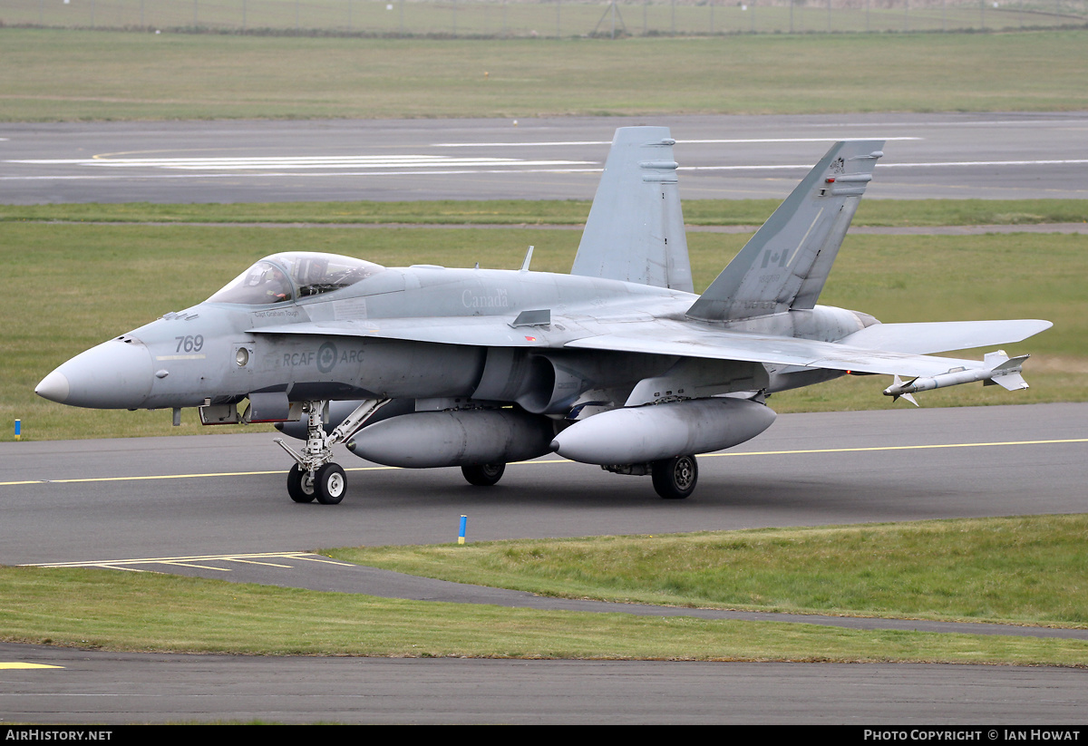 Aircraft Photo of 188769 | McDonnell Douglas CF-188 Hornet | Canada - Air Force | AirHistory.net #454522